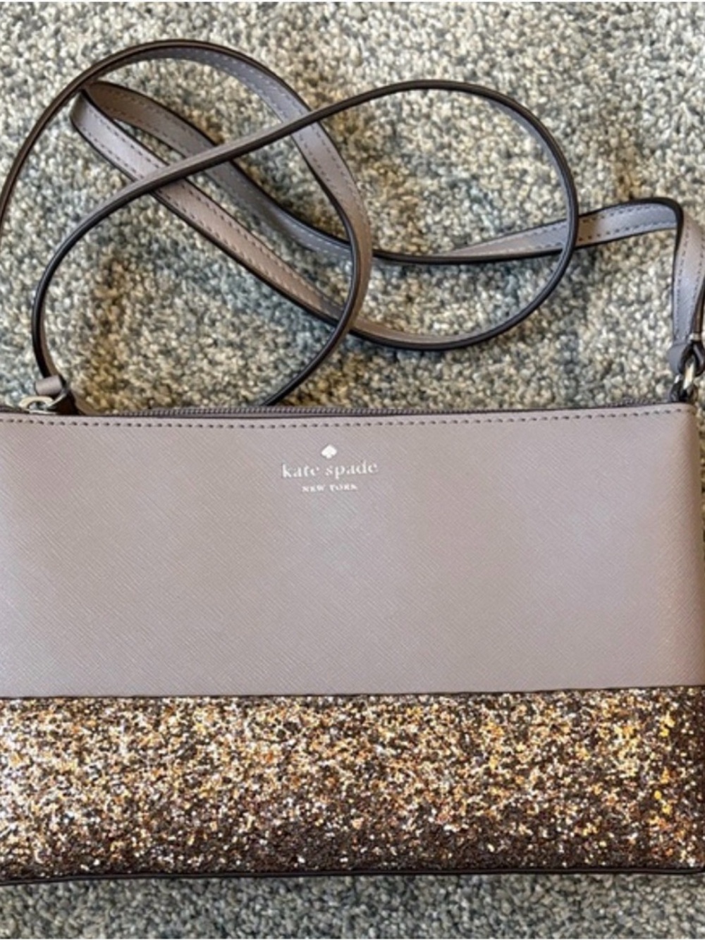 Kate Spade New York Greta Glitter court crossbody bag/grey! NWOT - Picture 4 of 14